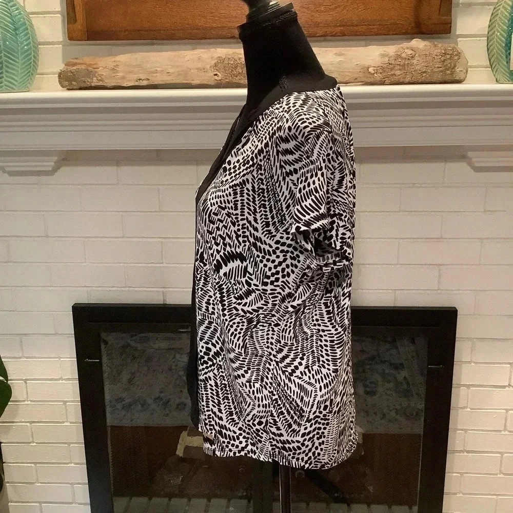 #21 Ellen Tracy Abstract Short Sleeve Blouse Size Small